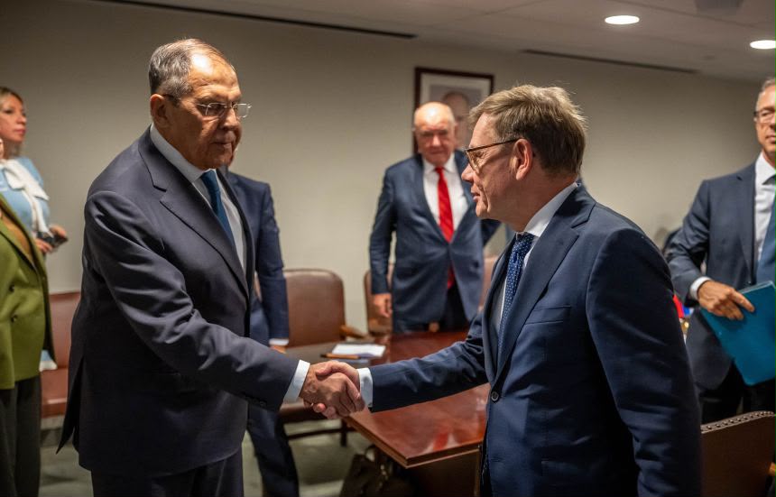 Sergey Lavrov and Johann Wadephul shaking hands during a diplomatic meeting in New York